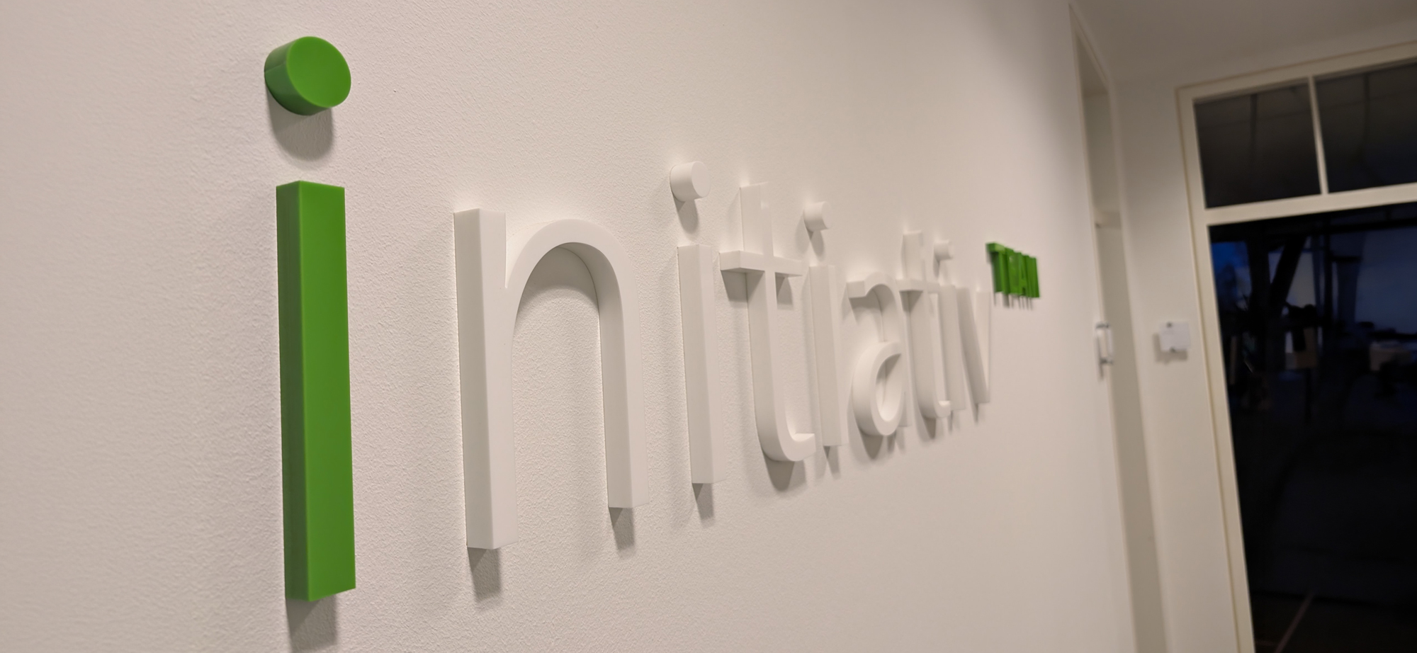 initiativ team Schriftzug